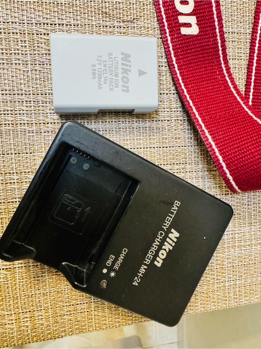 Nikon D3300 Red DSLR Camera, with all parts and carrying bag! - Picture 7 of 12